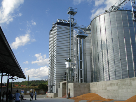 Поточная шахтная зерносушилка с рекуперацией воздуха Strahl 12000FR