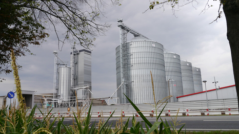 Поточная шахтная зерносушилка с рекуперацией воздуха Strahl 15000FR