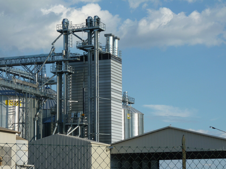 Поточная шахтная зерносушилка с рекуперацией воздуха Strahl 4500FR