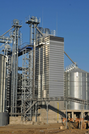 Поточная шахтная зерносушилка с рекуперацией воздуха Strahl 5000FR