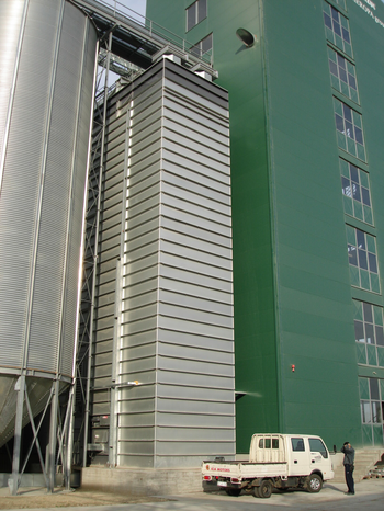 Поточная шахтная зерносушилка с рекуперацией воздуха Strahl 5000FR