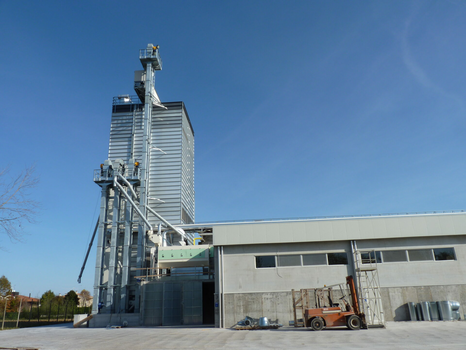 Поточная шахтная зерносушилка с рекуперацией воздуха Strahl 9000FR